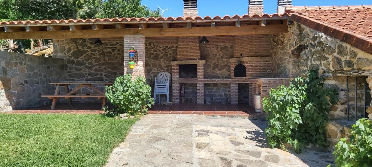 Gasthaus Corral Del Prajoncillo Valdecasa Exterior foto